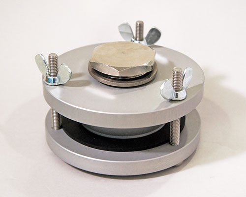Apparatus for testing with liquid on one surface only, EB 34
